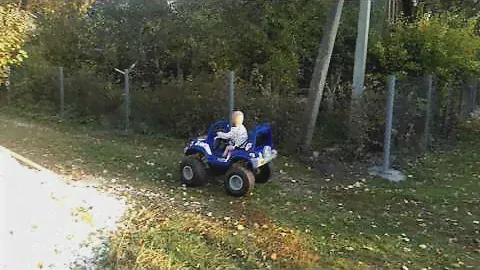 ребенок на электромашинке chien ti ct-885 off roader 4x4